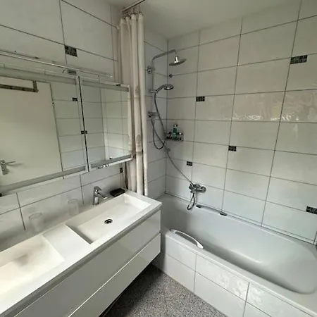 Zimmer 4-8 In Sehr Guter Lage