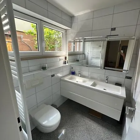 Zimmer 4-8 In Sehr Guter Lage Apartment